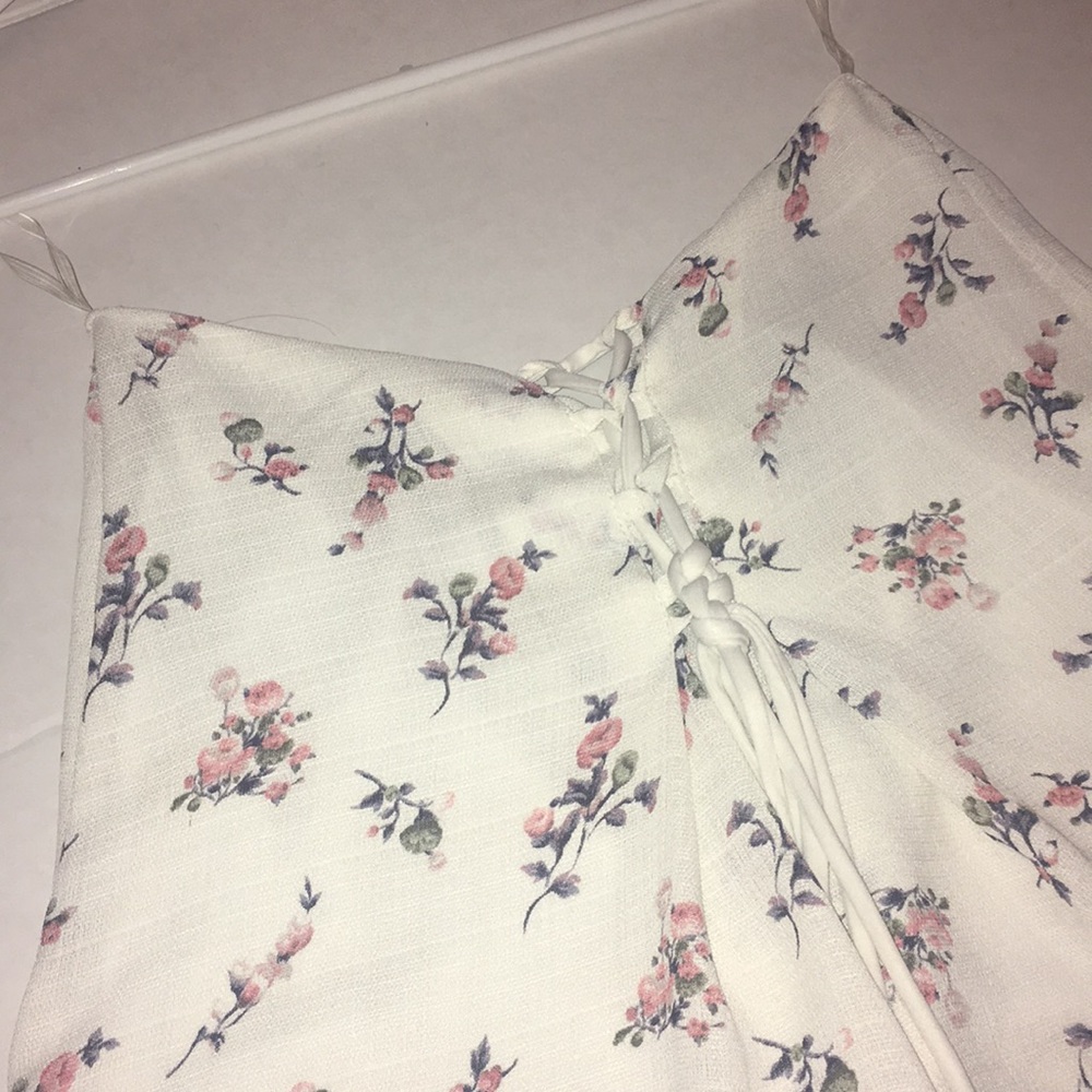 Cute floral skirt🌸 - Picture 2 of 3